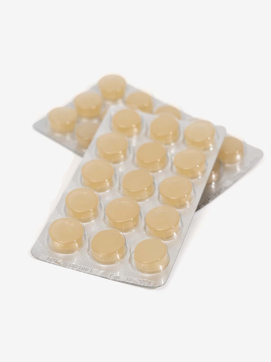 未包装の「CBDのど飴(ハニーレモン味)」です。